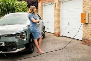 Elektromobil jako druhé auto do rodiny je nesmysl. Vyplatí se jen málokomu - Médium.cz